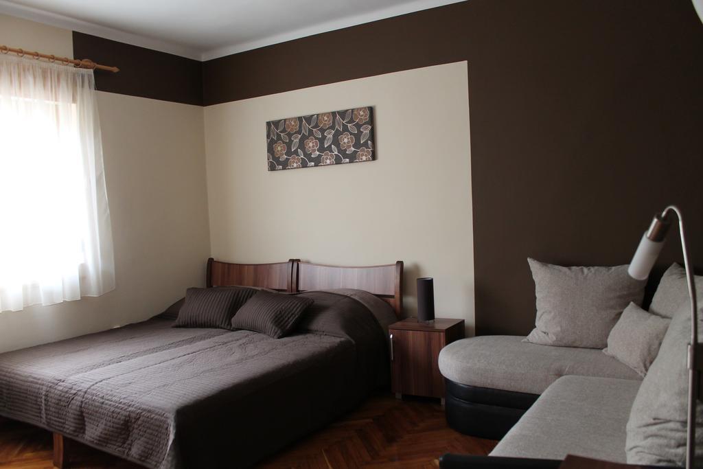 Stilus Apartman Apartamento Szekszárd Quarto foto